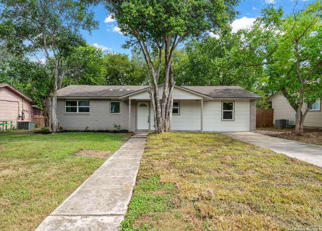 Property at 218 Park Ln, Universal City, TX 78148, 3 beds, 2 baths