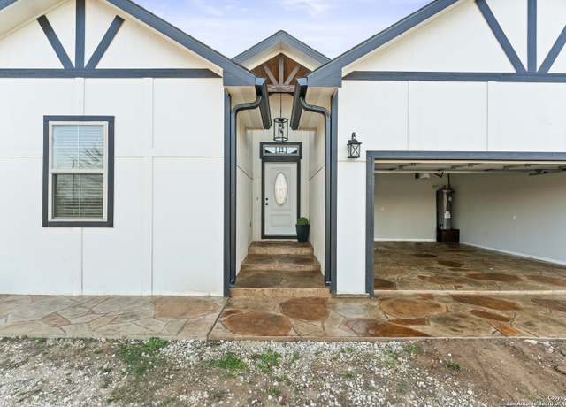 Property at 16851 Griffin Rd #2, Atascosa, TX 78002, 5 beds, 2 baths