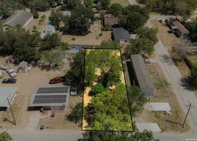 Property at 406 Patrick St, Pleasanton, TX 78064