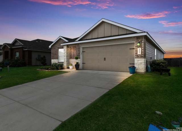 Property at 337 Cordova Xing, Seguin, TX 78155, 4 beds, 3 baths