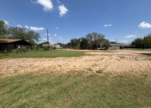 Property at 704 Curtis, Devine, TX 78016