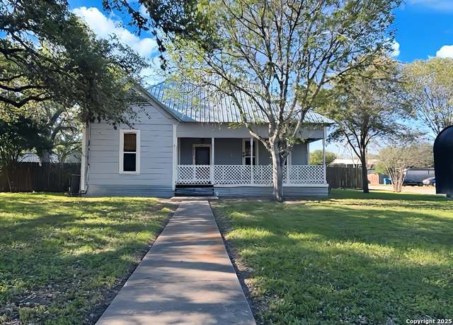 Property at 511 E Fannin, Beeville, TX 78102, 3 beds, 2 baths