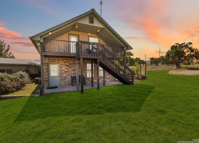 Property at 101 Mourning Dove Ln, Fredericksburg, TX 78624, 5 beds, 5.5 baths