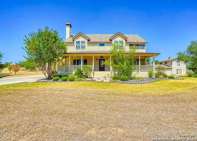 Property at 108 West Creek Rd, Kerrville, TX 78028, 3 beds, 3 baths