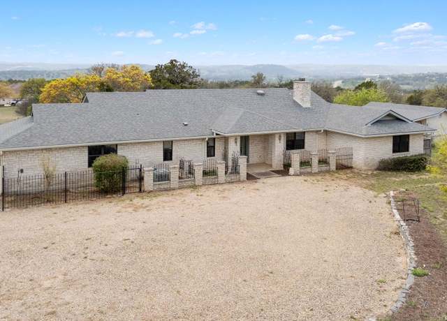 Property at 365 Estates Dr, Kerrville, TX 78028, 3 beds, 3.5 baths