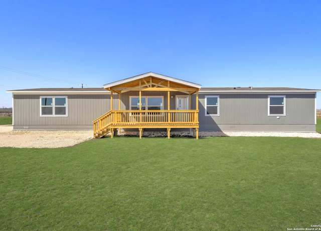 Property at 2549 FM 1332, Jourdanton, TX 78069, 5 beds, 3 baths