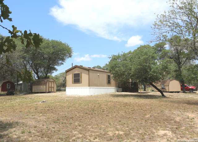Property at 337 Lost Spring Dr, Floresville, TX 78114, 2 beds, 1 bath