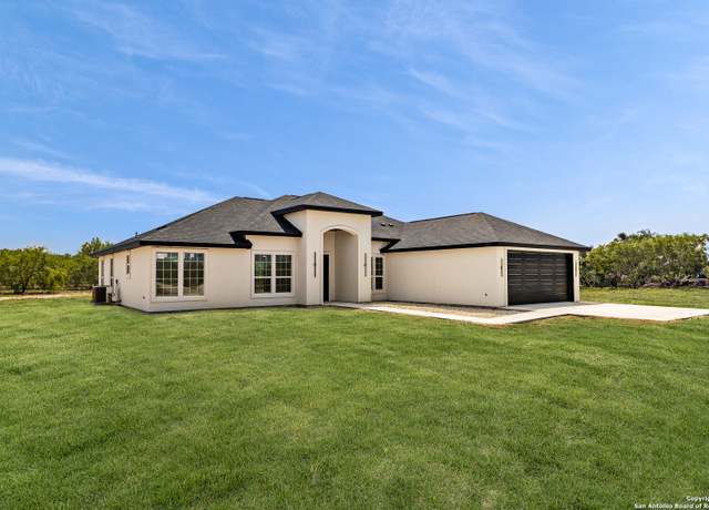 Property at 2299 St Highway 173 S, Devine, TX 78016, 3 beds, 2 baths