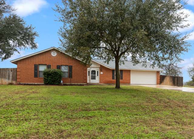 Property at 300 Ridge Crst, Seguin, TX 78155, 3 beds, 2 baths
