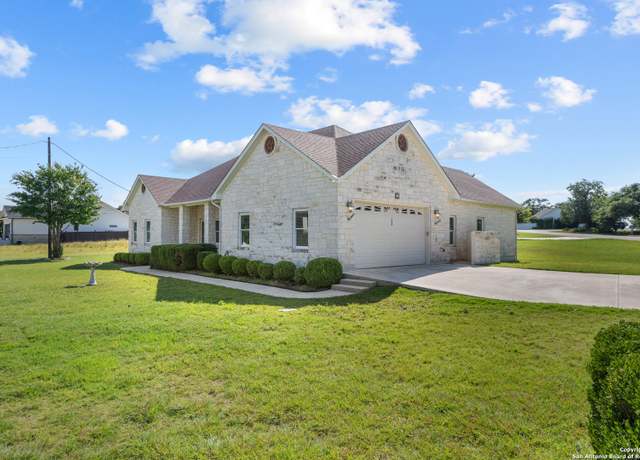 Property at 174 Edgewood Cir, Bandera, TX 78003, 3 beds, 2 baths