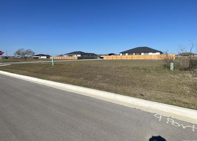 Property at 117 Albion Ct, Poteet, TX 78065