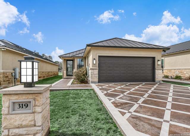 Property at 319 Parallel Cir, Horseshoe Bay, TX 78657, 2 beds, 2 baths
