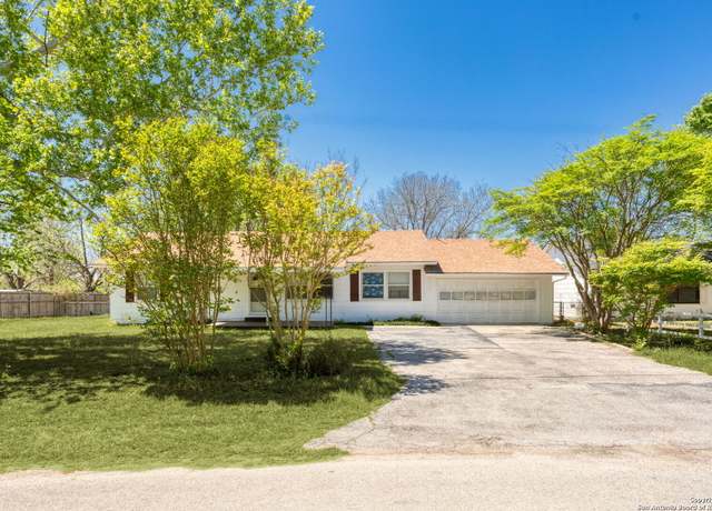 Property at 510 Sunset Dr, Seguin, TX 78155, 3 beds, 2 baths