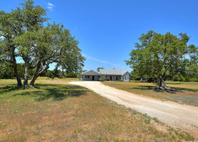 Property at 725 Lonesome Loop, Blanco, TX 78606, 3 beds, 2.5 baths
