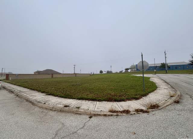 Property at 105 Juniors Pl, La Vernia, TX 78121