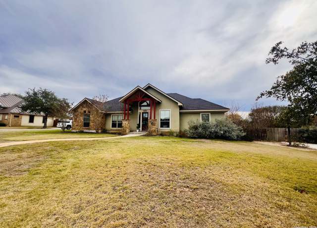 Property at 1621 Clover Rdg, Pleasanton, TX 78064, 4 beds, 2 baths