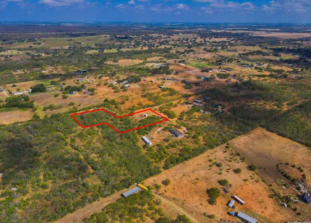 Property at 600 Country Breeze, Floresville, TX 78114