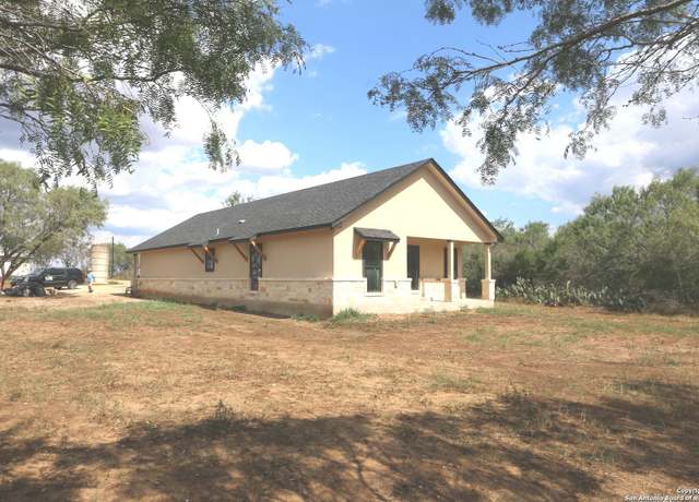 Property at 1186 US Highway 181, Floresville, TX 78114, 3 beds, 2.5 baths
