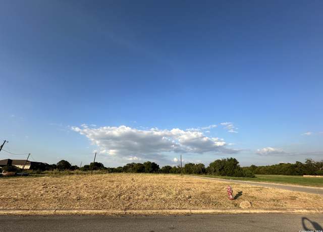 Property at 157 N First St, Floresville, TX 78114