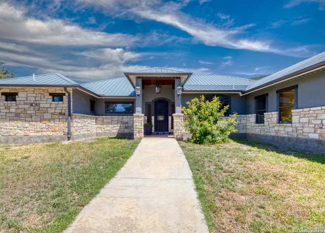 Property at 1023 Mariposa Ave, Concan, TX 78838, 5 beds, 4.5 baths