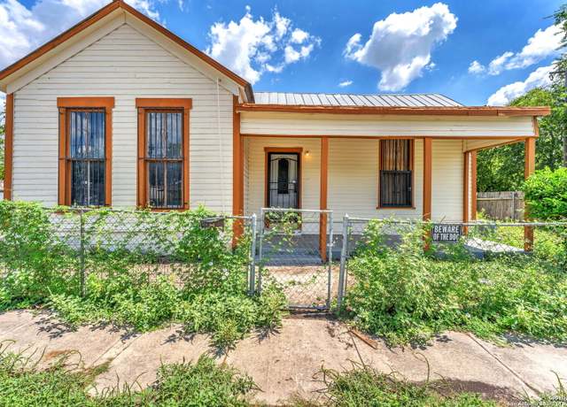 Property at 722 S Pine St, San Antonio, TX 78203, 3 beds, 1.5 baths