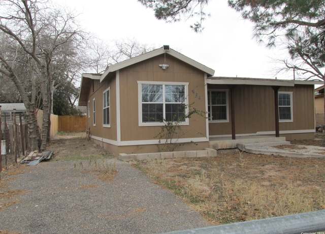 Property at 434 S Farrar, Uvalde, TX 78801, 3 beds, 1 bath