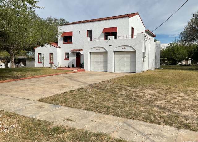 Property at 206 S 4th St, Kenedy, TX 78119, 3 beds, 2 baths
