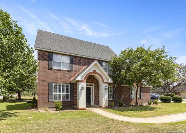 Property at 1732 Continental, Pleasanton, TX 78064, 4 beds, 2.5 baths