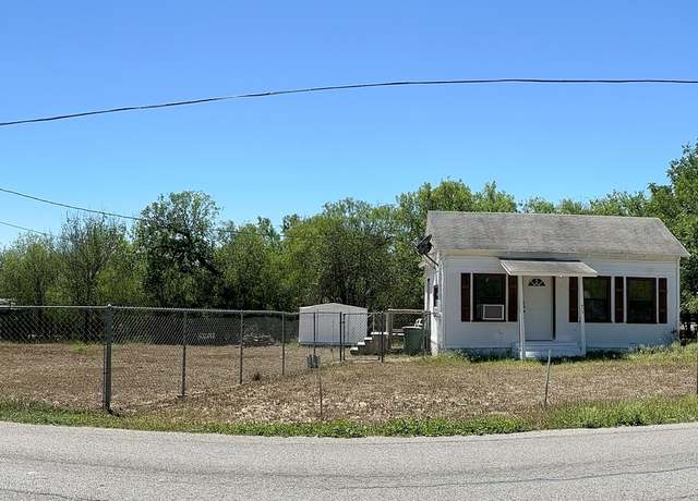 Property at 415 N 2nd St, Uvalde, TX 78801, 1 bed, 1 bath