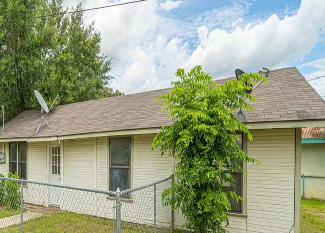 Property at 124 S Carroll St, Poth, TX 78147, 1 bed, 1 bath