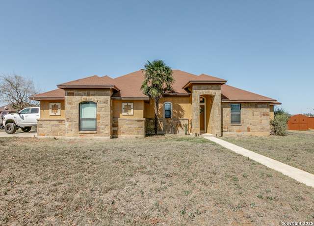 Property at 1758 Crooked Creek Dr, Pleasanton, TX 78064, 3 beds, 2 baths