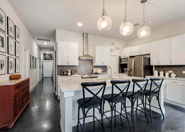 Property at 720 Lamar St, San Antonio, TX 78202, 3 beds, 2.5 baths