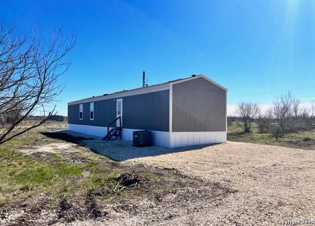 Property at 888 Lobo Loop, Hondo, TX 78861, 3 beds, 2 baths