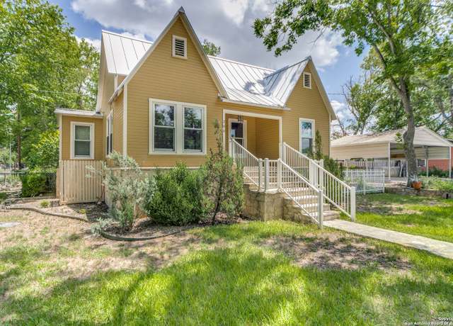 Property at 206 Broadway, Comfort, TX 78013-2157, 2 beds, 2 baths