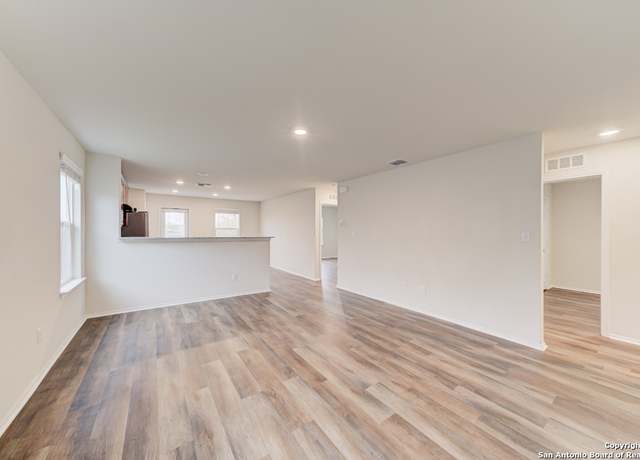 Property at 550 Retama Pass, San Antonio, TX 78219, 3 beds, 2 baths