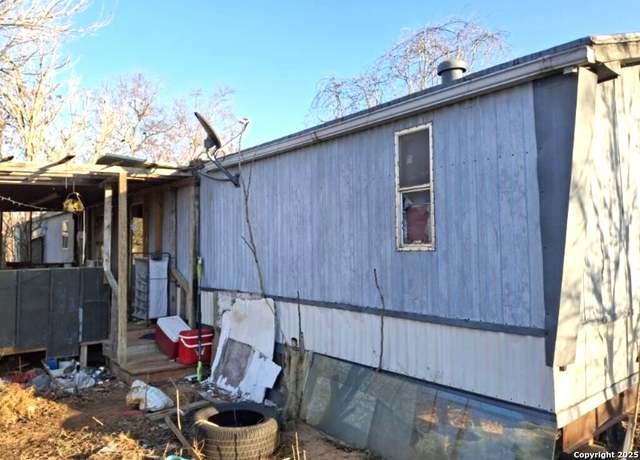 Property at 615 Viewpoint Dr, Poteet, TX 78065-4560, 3 beds, 2 baths