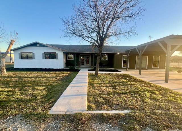 Property at 737 Fm 2200, Devine, TX 78016, 4 beds, 2.5 baths