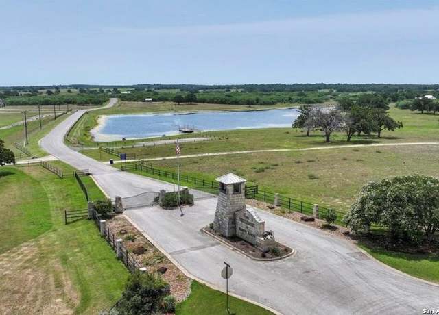 Property at 445 Powder Rdg, Luling, TX 78648