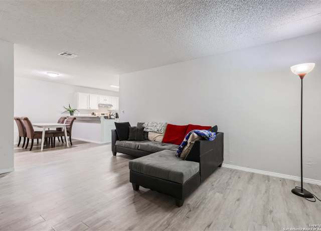 Property at 6829 Oldham, San Antonio, TX 78239-3328, 2 beds, 1 bath