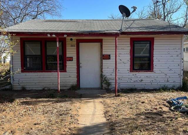 Property at 301.5 Saltillo St, Carrizo Springs, TX 78834, 3 beds, 1 bath