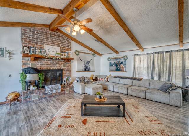 Property at 36 Pecan Dr, Leakey, TX 78873, 3 beds, 2.5 baths