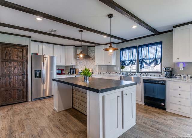 Property at 52 Granjeno, Pleasanton, TX 78064, 4 beds, 2 baths