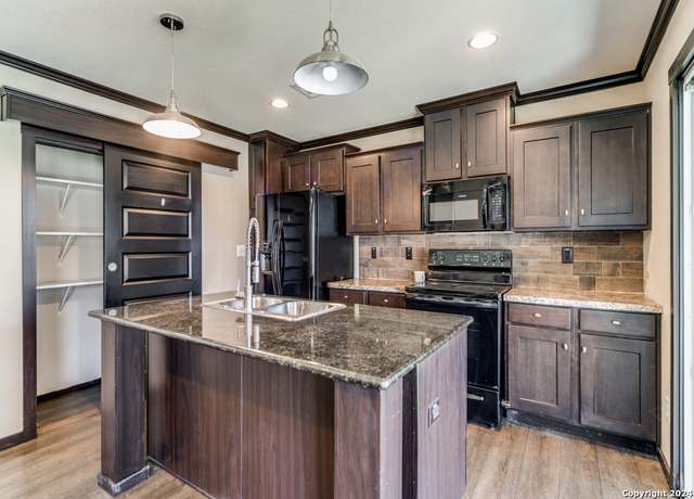 Property at 197 PR 1520, Bandera, TX 78003, 3 beds, 2 baths