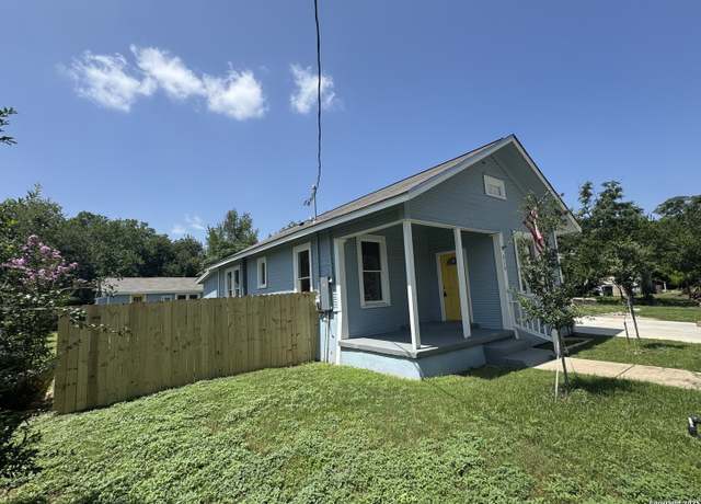 Property at 515 Mitchell Ave, Seguin, TX 78155, 3 beds, 2 baths