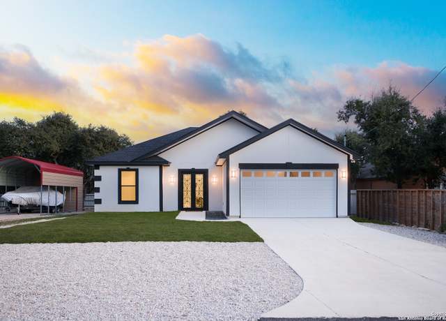 Property at 1256 Eastview Dr, Canyon Lake, TX 78133, 3 beds, 2.5 baths