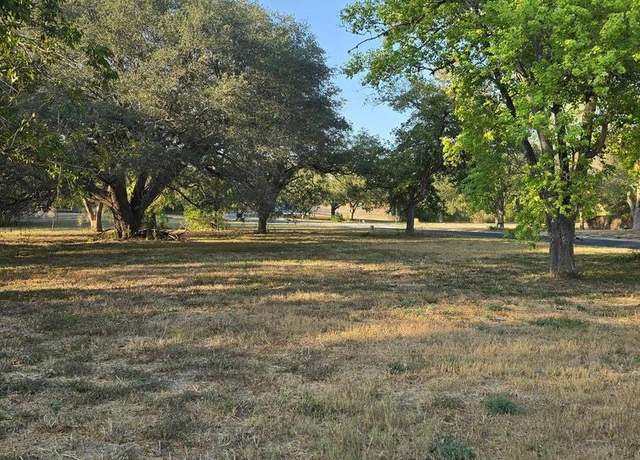 Property at 126 128 130 132 W Hampton Dr, Seguin, TX 78155-6531