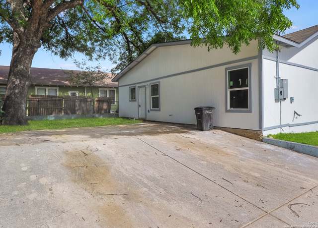 Property at 2402 W Martin St, San Antonio, TX 78207-2916, 3 beds, 2.5 baths