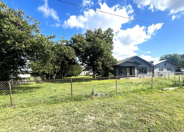 Property at 335 E San Antonio St, Marion, TX 78124, 2 beds, 3 baths
