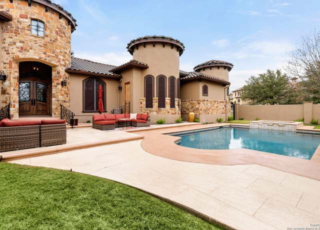 Property at 1028 Spanish Trl, New Braunfels, TX 78132, 4 beds, 3.5 baths