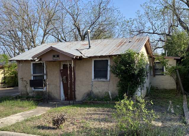 Property at 1503 12th, Hondo, TX 78861, 3 beds, 1 bath
